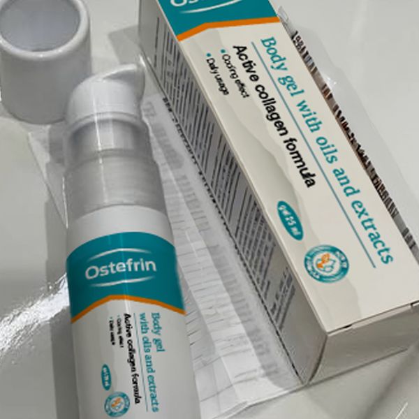 Ostefrin gél pumpás flakonja a türkiz-fehér dobozával