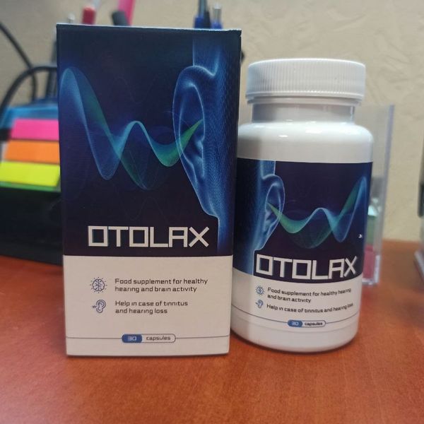 Sötétkék Otolax doboz és fehér flakonja íróasztalon